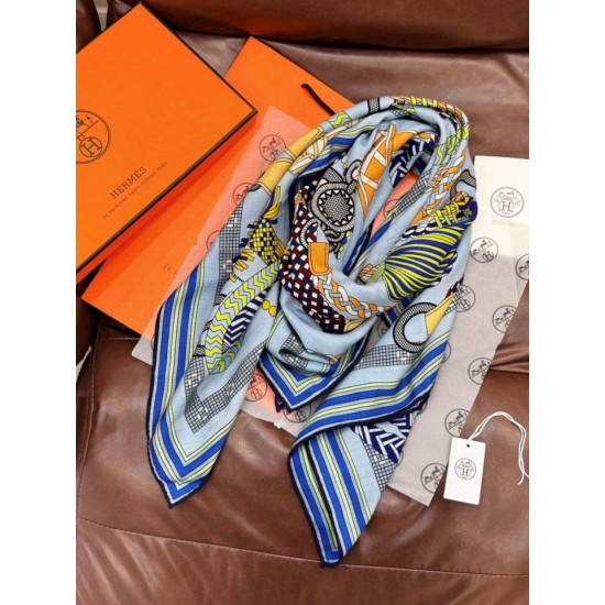 Replica Foulard quadrato in velluto intrecciato a mano Hermès, 140 blu Fallate Outlet Online Italia Repliche Perfette Foulard quadrato in velluto intrecciato a mano Hermès, 140 blu Imitazioni False Online