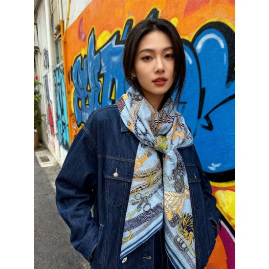 Replica Foulard quadrato in velluto intrecciato a mano Hermès, 140 blu Fallate Outlet Online Italia Repliche Perfette Foulard quadrato in velluto intrecciato a mano Hermès, 140 blu Imitazioni False Online