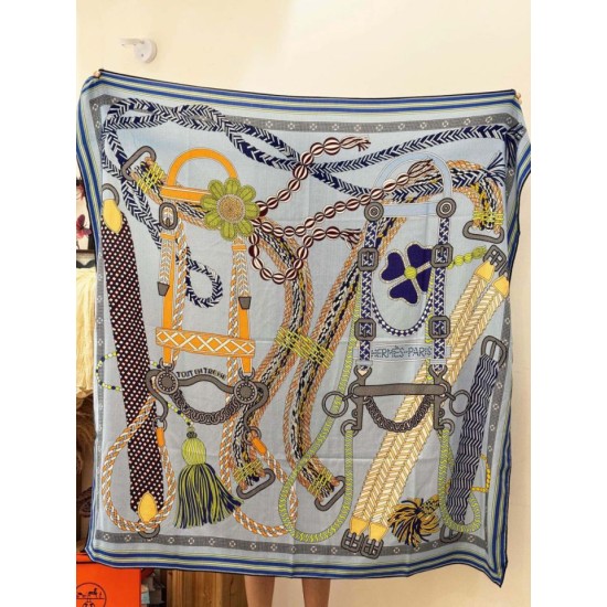 Replica Foulard quadrato in velluto intrecciato a mano Hermès, 140 blu Fallate Outlet Online Italia Repliche Perfette Foulard quadrato in velluto intrecciato a mano Hermès, 140 blu Imitazioni False Online