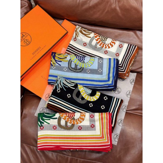 Replica Foulard quadrato in velluto intrecciato a mano Hermès, 140 blu Fallate Outlet Online Italia Repliche Perfette Foulard quadrato in velluto intrecciato a mano Hermès, 140 blu Imitazioni False Online