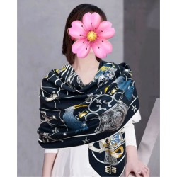 Repliche Perfette Sciarpa in seta Hermès Starry Night Chorus e fazzoletto quadrato in cashmere 140 03 Imitazioni False Online
