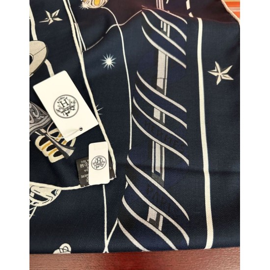 Repliche Perfette Sciarpa in seta Hermès Starry Night Chorus e fazzoletto quadrato in cashmere 140 03 Imitazioni False Online