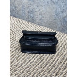 Repliche Borsa a tracolla YSL Saint Laurent Mini Classic Niki 18cm Nero False Outlet Online Replica Perfetta Borsa a tracolla YSL Saint Laurent Mini Classic Niki 18cm Nero Imitazioni Fake