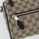 Replica Perfetta Borsa a tracolla cilindrica piccola da uomo Gucci in tela GG 834455 Imitazioni Fake