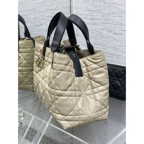 Repliche Borsa Tote Dior Toujours piccola/media/grande in pelle di vitello macrocannage beige cipria False Outlet Online Replica Perfetta Borsa Tote Dior Toujours piccola/media/grande in pelle di vitello macrocannage beige cipria Imitazioni Fake