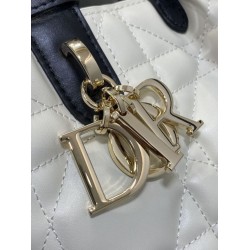 Repliche Borse Tote Dior Toujours piccola/media/grande in pelle di vitello macrocannage Bianco False Outlet Online Replica Perfetta Borse Tote Dior Toujours piccola/media/grande in pelle di vitello macrocannage Bianco Imitazioni Fake