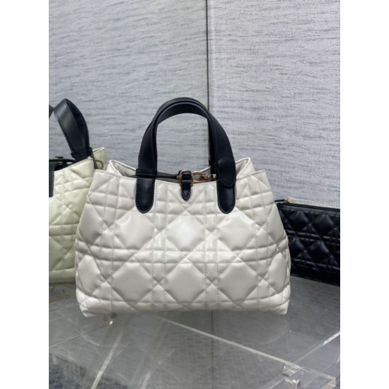 Repliche Borse Tote Dior Toujours piccola/media/grande in pelle di vitello macrocannage Bianco False Outlet Online Replica Perfetta Borse Tote Dior Toujours piccola/media/grande in pelle di vitello macrocannage Bianco Imitazioni Fake