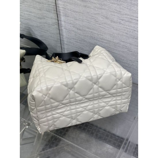 Repliche Borse Tote Dior Toujours piccola/media/grande in pelle di vitello macrocannage Bianco False Outlet Online Replica Perfetta Borse Tote Dior Toujours piccola/media/grande in pelle di vitello macrocannage Bianco Imitazioni Fake