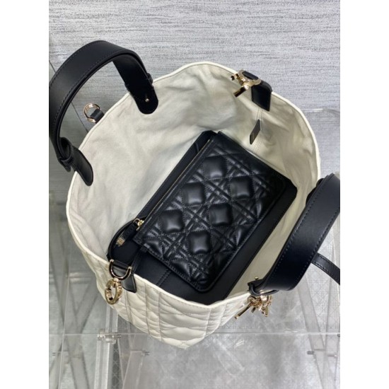 Repliche Borse Tote Dior Toujours piccola/media/grande in pelle di vitello macrocannage Bianco False Outlet Online Replica Perfetta Borse Tote Dior Toujours piccola/media/grande in pelle di vitello macrocannage Bianco Imitazioni Fake