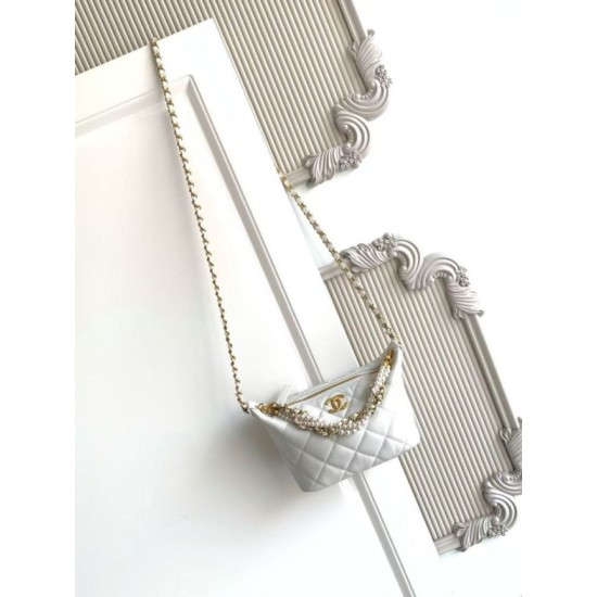 Repliche Borsa hobo Chanel piccola Pearls AS5898 pelle di vitello Bianco False Outlet Online Replica Perfetta Borsa hobo Chanel piccola Pearls AS5898 pelle di vitello Bianco Imitazioni Fake