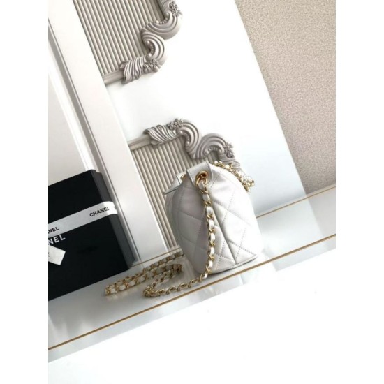 Repliche Borsa hobo Chanel piccola Pearls AS5898 pelle di vitello Bianco False Outlet Online Replica Perfetta Borsa hobo Chanel piccola Pearls AS5898 pelle di vitello Bianco Imitazioni Fake