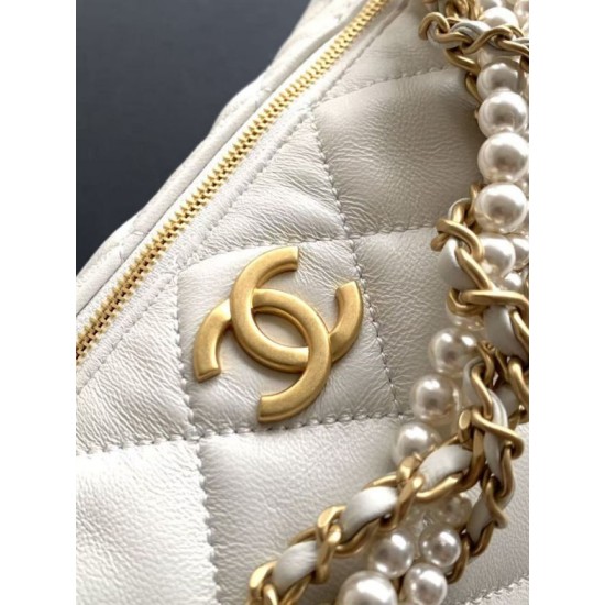 Repliche Borsa hobo Chanel piccola Pearls AS5898 pelle di vitello Bianco False Outlet Online Replica Perfetta Borsa hobo Chanel piccola Pearls AS5898 pelle di vitello Bianco Imitazioni Fake