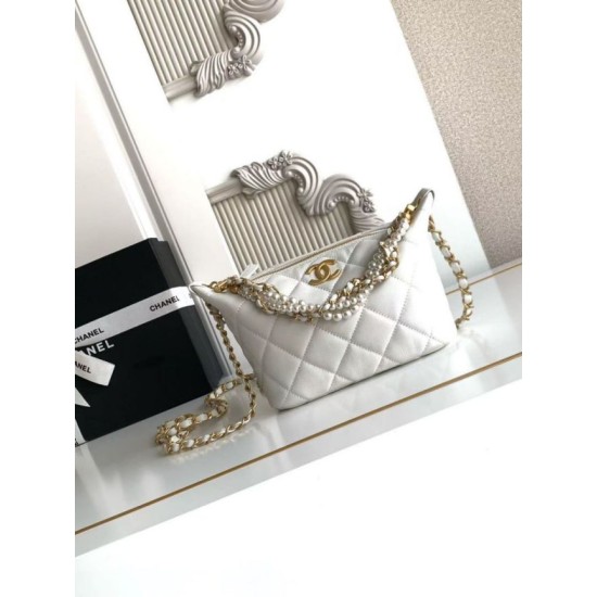 Repliche Borsa hobo Chanel piccola Pearls AS5898 pelle di vitello Bianco False Outlet Online Replica Perfetta Borsa hobo Chanel piccola Pearls AS5898 pelle di vitello Bianco Imitazioni Fake