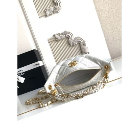 Repliche Borsa hobo Chanel piccola Pearls AS5898 pelle di vitello Bianco False Outlet Online Replica Perfetta Borsa hobo Chanel piccola Pearls AS5898 pelle di vitello Bianco Imitazioni Fake