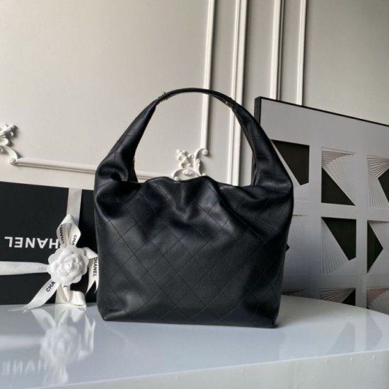 Replica Perfetta Borsa hobo grande Chanel con finiture metallo dorato AS5967 Nero Imitazioni Fake