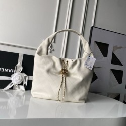 Replica Perfetta Borsa hobo grande Chanel con finiture metallo dorato AS5967 Bianco Imitazioni Fake
