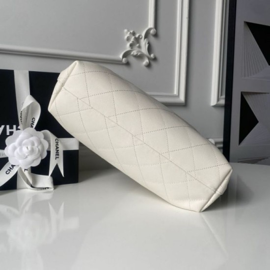 Replica Perfetta Borsa hobo grande Chanel con finiture metallo dorato AS5967 Bianco Imitazioni Fake