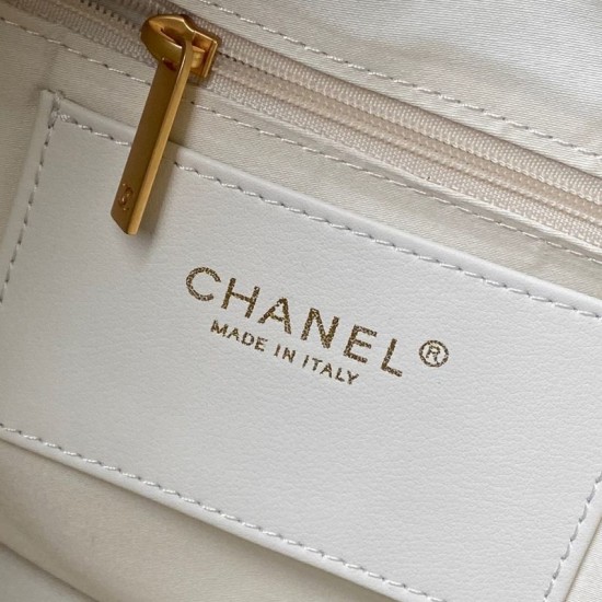 Replica Perfetta Borsa hobo grande Chanel con finiture metallo dorato AS5967 Bianco Imitazioni Fake