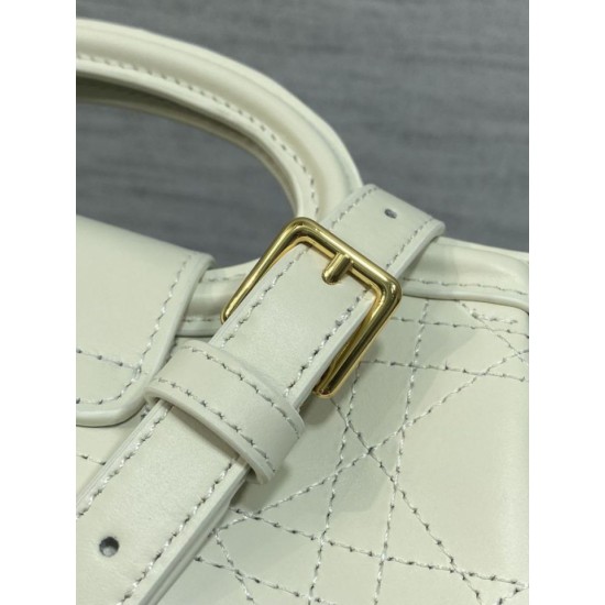 Repliche Borsa a mano Dior Jolie Top Handle Mini Chain beige False Outlet Online Replica Perfetta Borsa a mano Dior Jolie Top Handle Mini Chain beige Imitazioni Fake