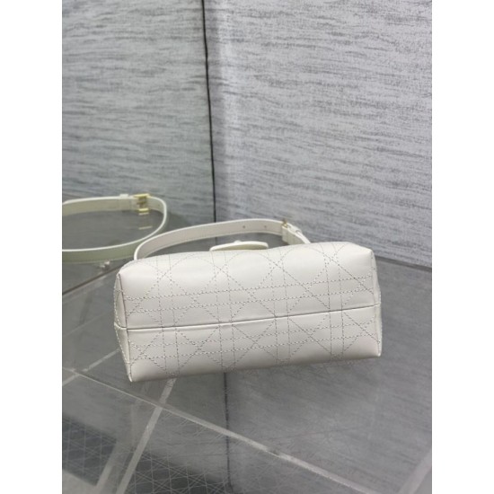 Repliche Borsa a mano Dior Jolie Top Handle Mini Chain beige False Outlet Online Replica Perfetta Borsa a mano Dior Jolie Top Handle Mini Chain beige Imitazioni Fake