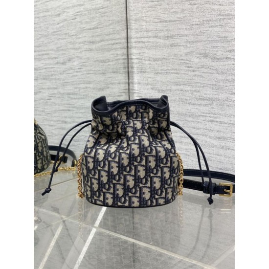 Replica Perfetta Borsa a secchiello Dior 30 Montaigne Mini Dior Oblique jacquard con coulisse Blu Imitazioni Fake