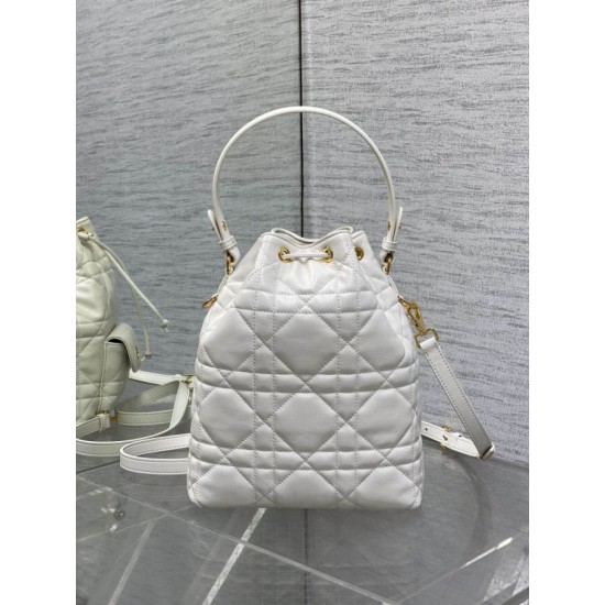 Replica Perfetta Dior piccola borsa a secchiello Dior Caro Latte Macrocannage Bianco Imitazioni Fake