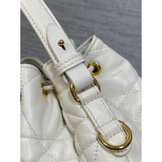 Replica Perfetta Dior piccola borsa a secchiello Dior Caro Latte Macrocannage Bianco Imitazioni Fake