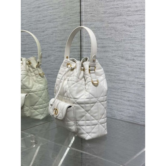 Replica Perfetta Dior piccola borsa a secchiello Dior Caro Latte Macrocannage Bianco Imitazioni Fake