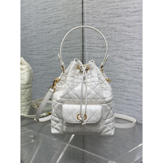 Replica Perfetta Dior piccola borsa a secchiello Dior Caro Latte Macrocannage Bianco Imitazioni Fake
