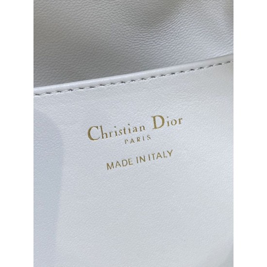 Replica Perfetta Dior piccola borsa a secchiello Dior Caro Latte Macrocannage Bianco Imitazioni Fake