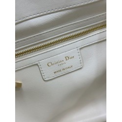 Repliche Borsa Dior D-Motion con cintura in pelle di agnello taglia 163 microchip bianca False Outlet Online Replica Perfetta Borsa Dior D-Motion con cintura in pelle di agnello taglia 163 microchip bianca Imitazioni Fake
