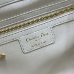 Replica Perfetta Borsa Dior D-Motion con cintura in pelle di agnello taglia 163 microchip bianca Imitazioni Fake