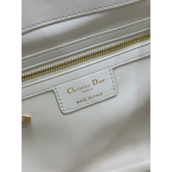 Replica Perfetta Borsa Dior D-Motion con cintura in pelle di agnello taglia 163 microchip bianca Imitazioni Fake