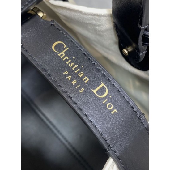Repliche Borsa Dior Toujours Media Macrocannage Bianco/Nero False Outlet Online Replica Perfetta Borsa Dior Toujours Media Macrocannage Bianco/Nero Imitazioni Fake