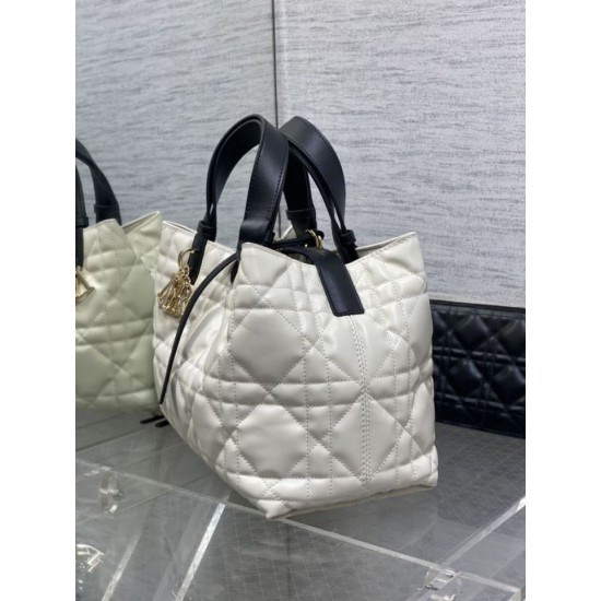 Repliche Borsa Dior Toujours Media Macrocannage Bianco/Nero False Outlet Online Replica Perfetta Borsa Dior Toujours Media Macrocannage Bianco/Nero Imitazioni Fake
