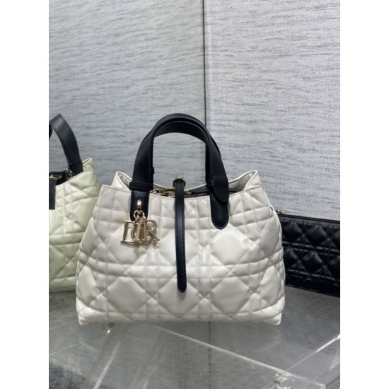 Repliche Borsa Dior Toujours Media Macrocannage Bianco/Nero False Outlet Online Replica Perfetta Borsa Dior Toujours Media Macrocannage Bianco/Nero Imitazioni Fake