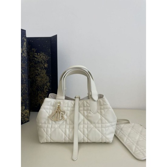 Repliche Borsa Tote Dior Toujours mini in Macrocannage bianco False Outlet Online Replica Perfetta Borsa Tote Dior Toujours mini in Macrocannage bianco Imitazioni Fake