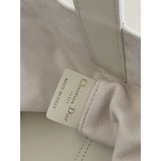 Repliche Borsa Tote Dior Toujours mini in Macrocannage bianco False Outlet Online Replica Perfetta Borsa Tote Dior Toujours mini in Macrocannage bianco Imitazioni Fake