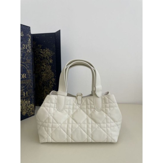 Repliche Borsa Tote Dior Toujours mini in Macrocannage bianco False Outlet Online Replica Perfetta Borsa Tote Dior Toujours mini in Macrocannage bianco Imitazioni Fake