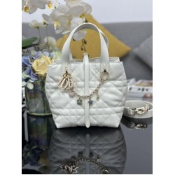 Replica Perfetta Borsa Dior Toujours Vertical Tote piccola con portafortuna bianco Imitazioni Fake