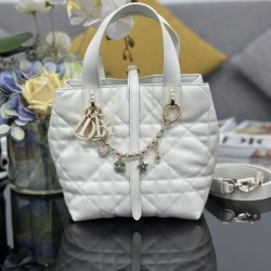 Replica Perfetta Borsa Dior Toujours Vertical Tote piccola con portafortuna bianco Imitazioni Fake
