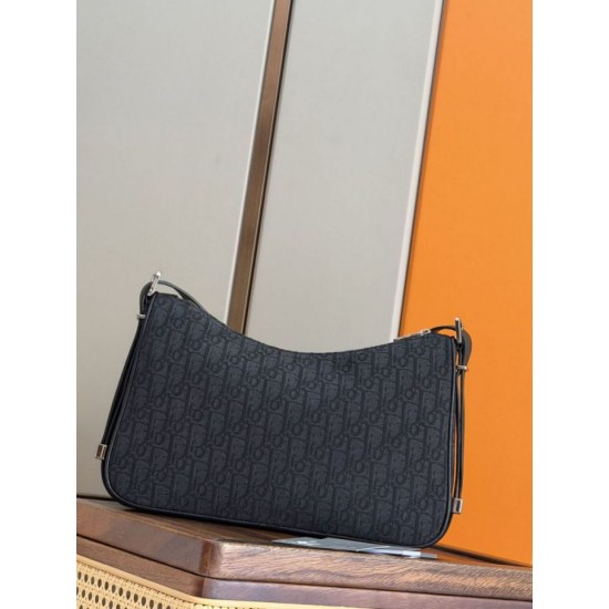 Repliche Borsa Hobo Dior Medium Dior Slider Zipped da uomo Dior Oblique jacquard nera Imitazioni False Outlet Online