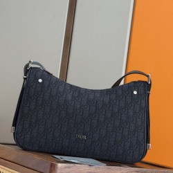 Repliche Borsa Hobo Dior Medium Dior Slider Zipped da uomo Dior Oblique jacquard nera Imitazioni False Outlet Online