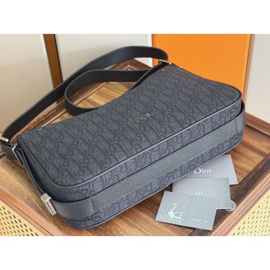 Repliche Borsa Hobo Dior Medium Dior Slider Zipped da uomo Dior Oblique jacquard nera Imitazioni False Outlet Online