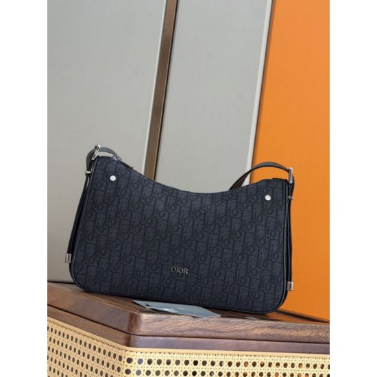 Repliche Borsa Hobo Dior Medium Dior Slider Zipped da uomo Dior Oblique jacquard nera Imitazioni False Outlet Online