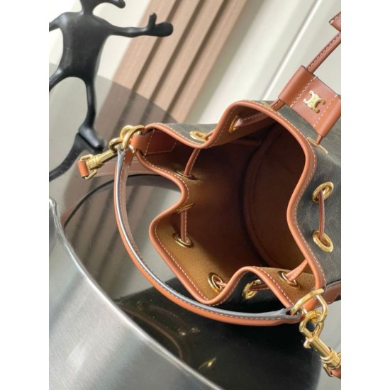 Miglior sito Replica Borsa a secchiello Celine Clara Triomphe Imitazioni Outlet Online
