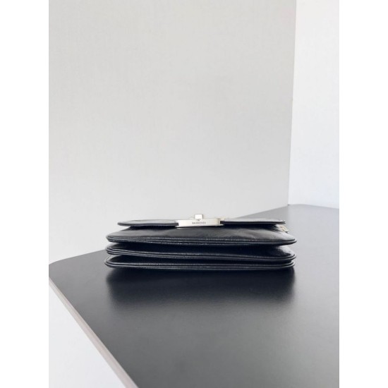 Miglior sito Replica Borsa a tracolla Balenciaga BB con patta morbida e finiture argentate Imitazioni Outlet Online