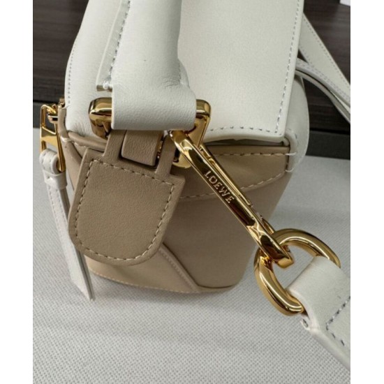 Miglior sito Replica Borsa classica bicolore Loewe Puzzle Edge piccola Bianco/beige Imitazioni Outlet Online