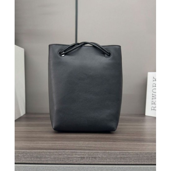 Miglior sito Replica Borse Loewe Pebble Pouch Nero Imitazioni Outlet Online
