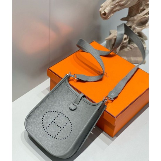 Miglior sito Replica Borse Hermes Evelyne III TPM grigio Clemence Imitazioni Outlet Online
